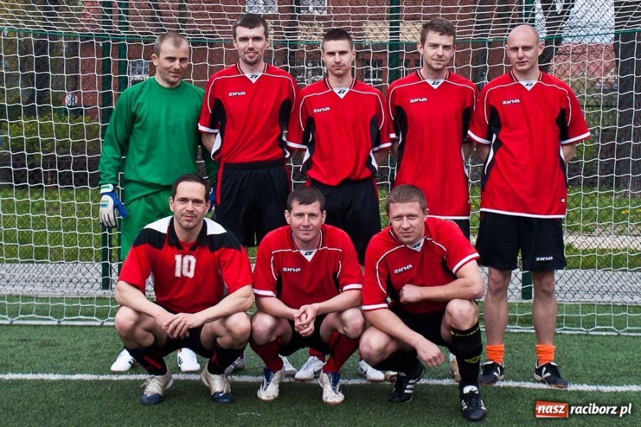 Zdjęcie w galerii na portalu naszraciborz.pl: Zakład Karny z pucharem dyrektora ZSZ wiadomości z regionu