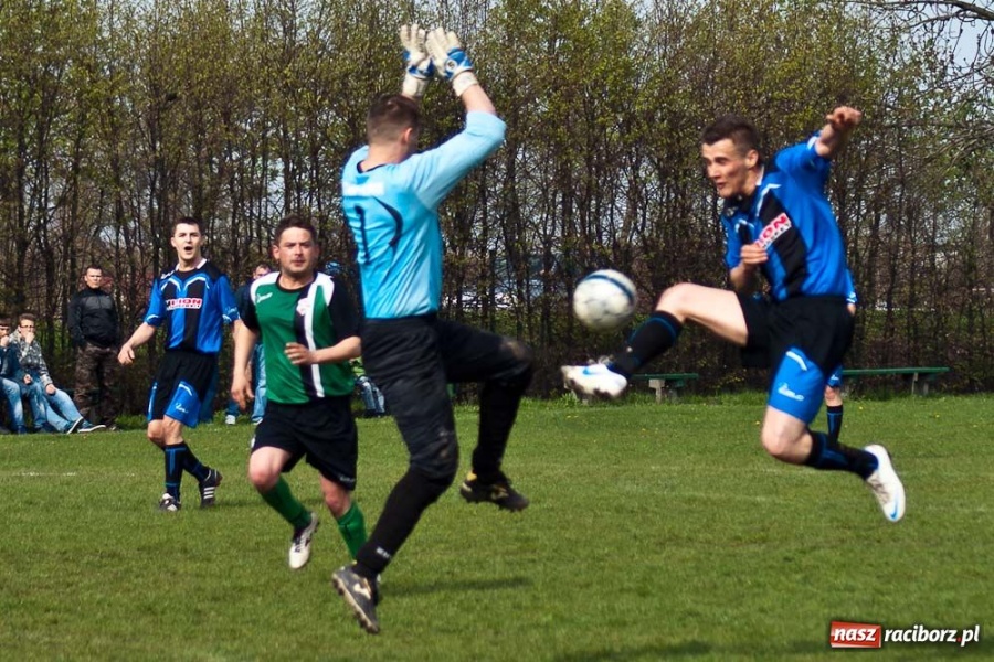 Zdjęcie w galerii na portalu naszraciborz.pl: Wicher postraszył Chałupki wiadomości z regionu
