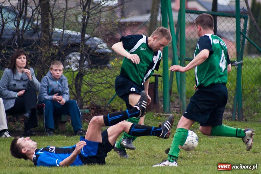 Zdjęcie w galerii na portalu naszraciborz.pl: Wicher postraszył Chałupki wiadomości z regionu