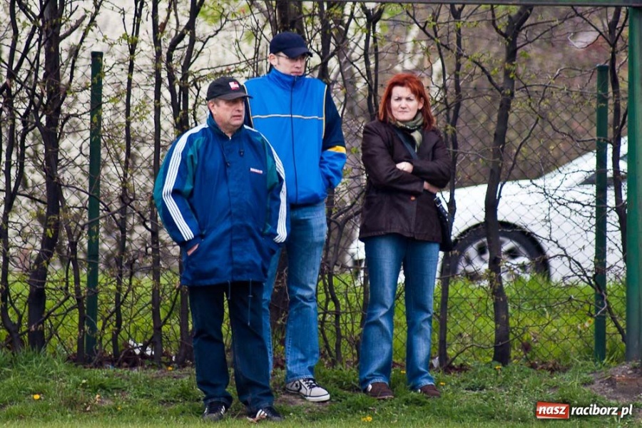 Zdjęcie w galerii na portalu naszraciborz.pl: Wicher postraszył Chałupki wiadomości z regionu