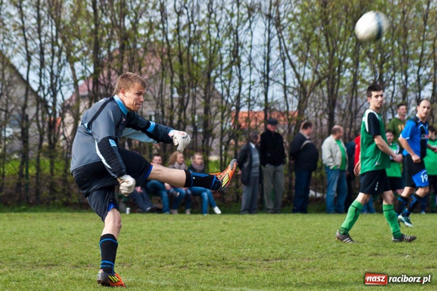 Zdjęcie w galerii na portalu naszraciborz.pl: Wicher postraszył Chałupki wiadomości z regionu