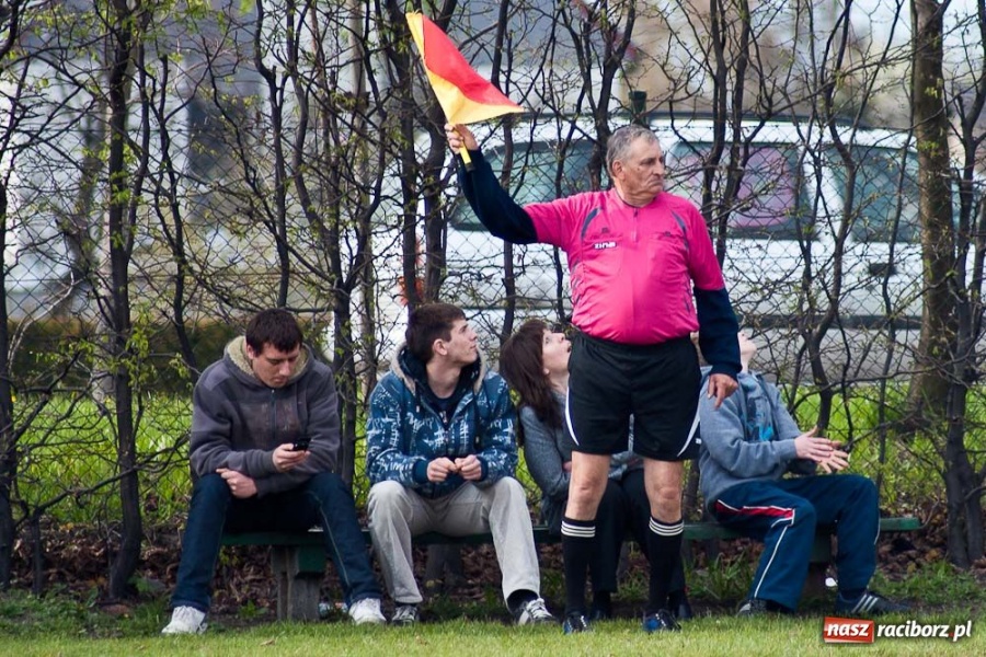 Zdjęcie w galerii na portalu naszraciborz.pl: Wicher postraszył Chałupki wiadomości z regionu