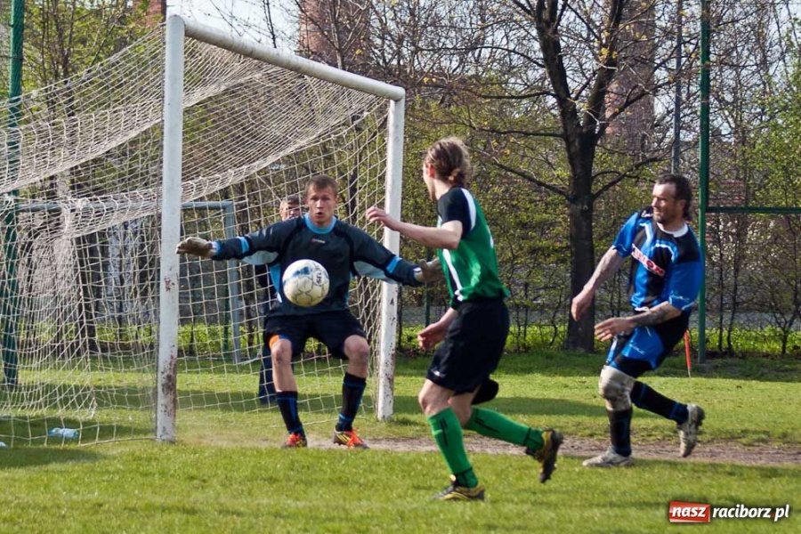 Zdjęcie w galerii na portalu naszraciborz.pl: Wicher postraszył Chałupki wiadomości z regionu