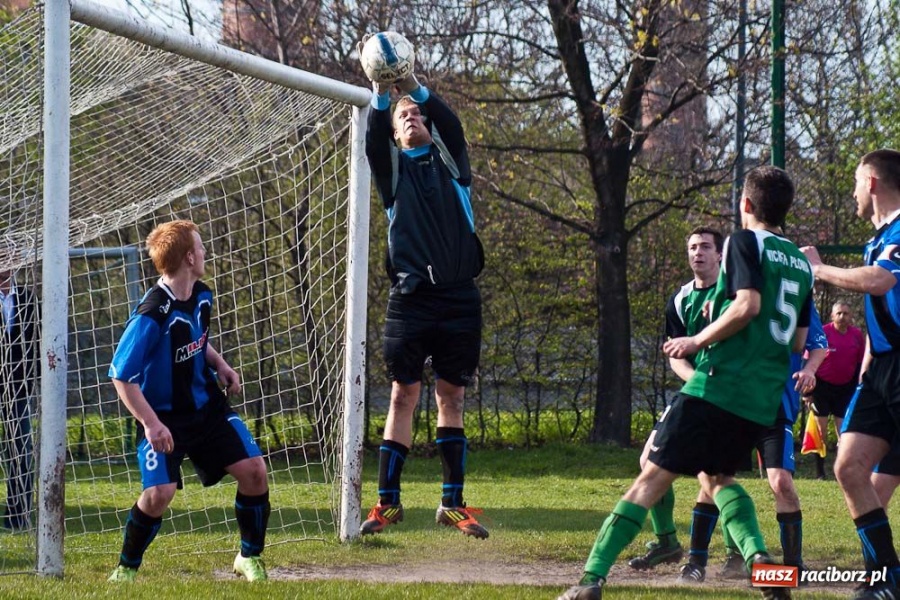 Zdjęcie w galerii na portalu naszraciborz.pl: Wicher postraszył Chałupki wiadomości z regionu