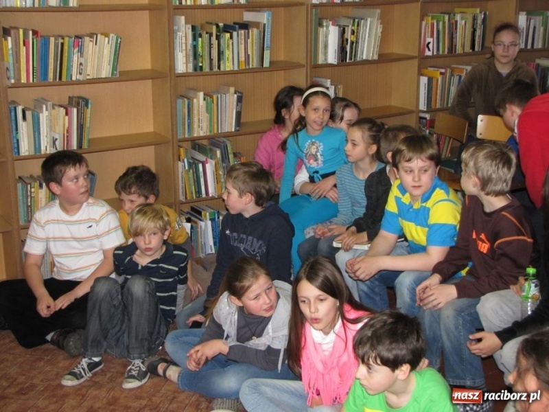 Zdjęcie w galerii na portalu naszraciborz.pl: Dzień książki z teatrem MASKA wiadomości z regionu