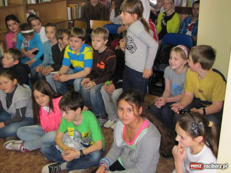 Zdjęcie w galerii na portalu naszraciborz.pl: Dzień książki z teatrem MASKA wiadomości z regionu