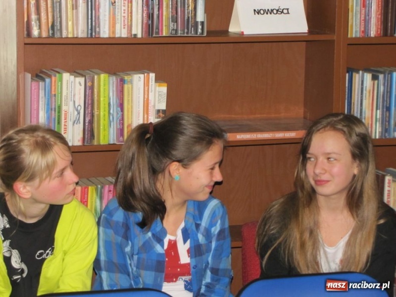 Zdjęcie w galerii na portalu naszraciborz.pl: Dzień książki z teatrem MASKA wiadomości z regionu