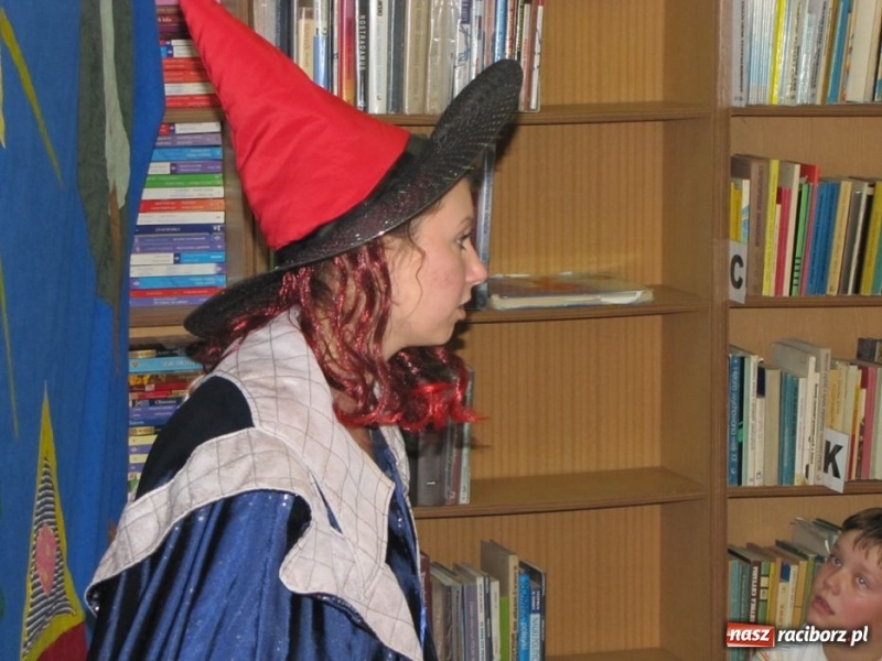 Zdjęcie w galerii na portalu naszraciborz.pl: Dzień książki z teatrem MASKA wiadomości z regionu