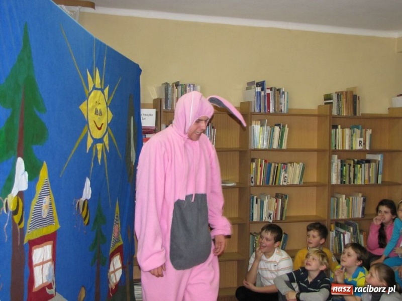 Zdjęcie w galerii na portalu naszraciborz.pl: Dzień książki z teatrem MASKA wiadomości z regionu