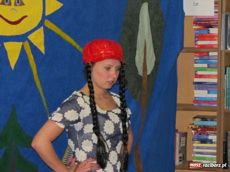 Zdjęcie w galerii na portalu naszraciborz.pl: Dzień książki z teatrem MASKA wiadomości z regionu