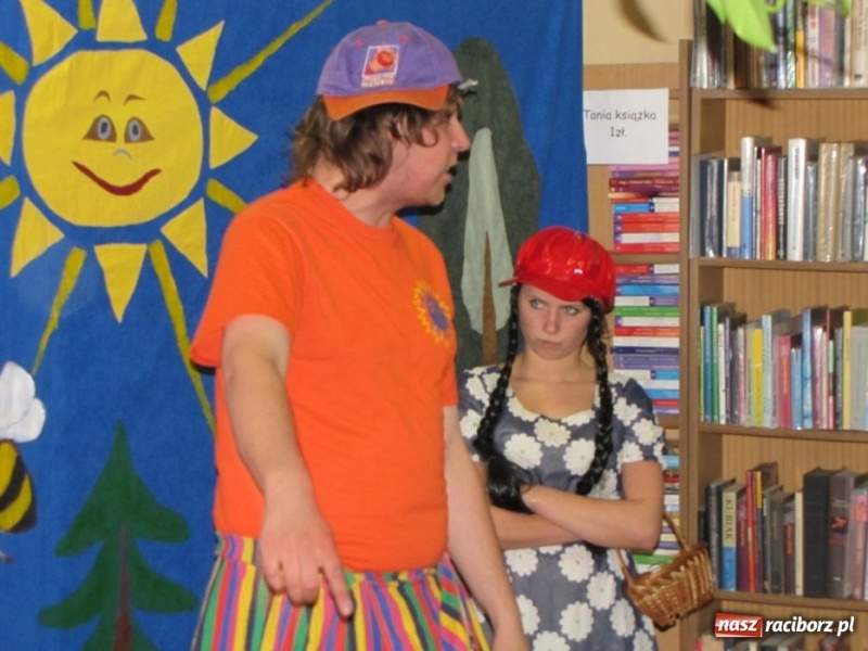 Zdjęcie w galerii na portalu naszraciborz.pl: Dzień książki z teatrem MASKA wiadomości z regionu