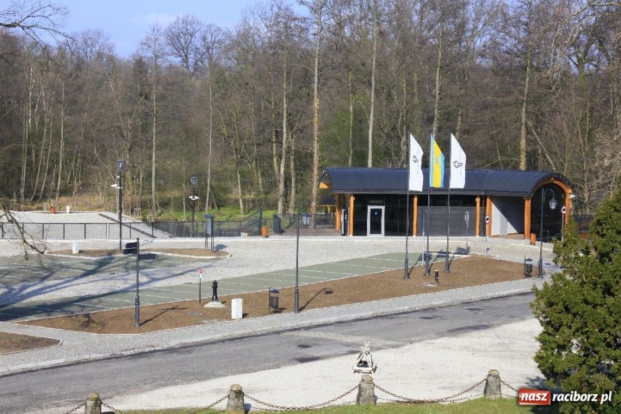 Zdjęcie w galerii na portalu naszraciborz.pl: Parking z prawdziwego zdarzenia wiadomości z regionu