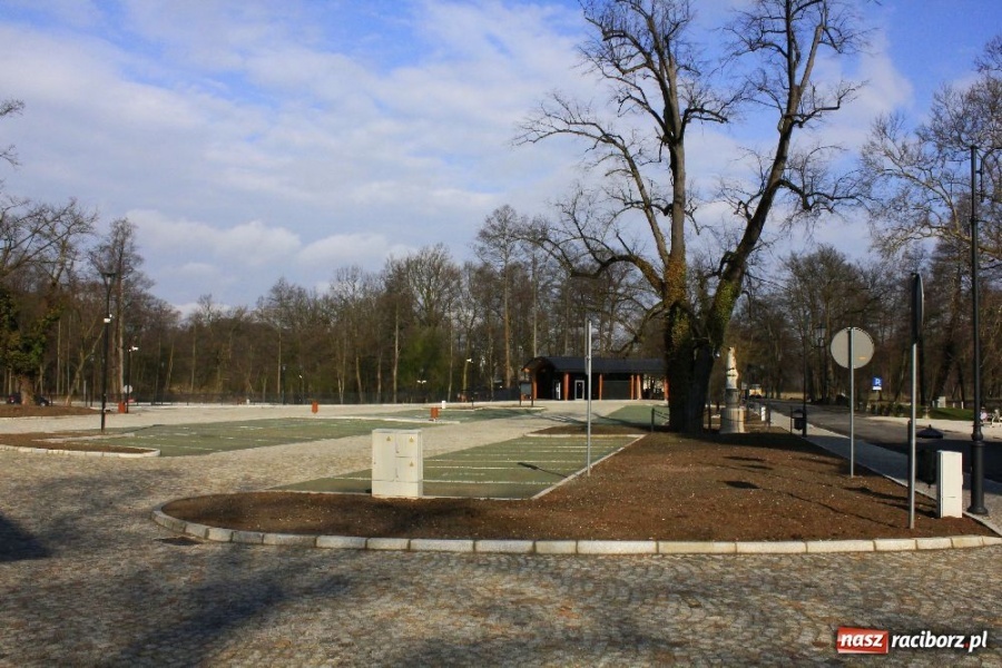 Zdjęcie w galerii na portalu naszraciborz.pl: Parking z prawdziwego zdarzenia wiadomości z regionu