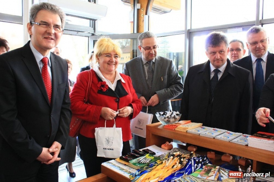 Zdjęcie w galerii na portalu naszraciborz.pl: Parking z prawdziwego zdarzenia wiadomości z regionu