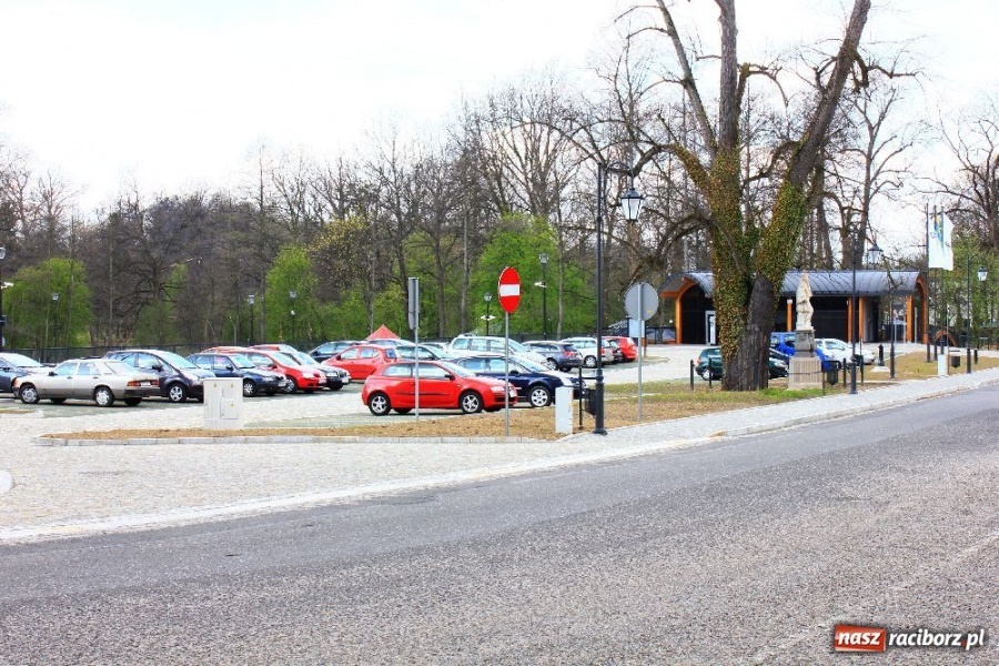 Zdjęcie w galerii na portalu naszraciborz.pl: Parking z prawdziwego zdarzenia wiadomości z regionu