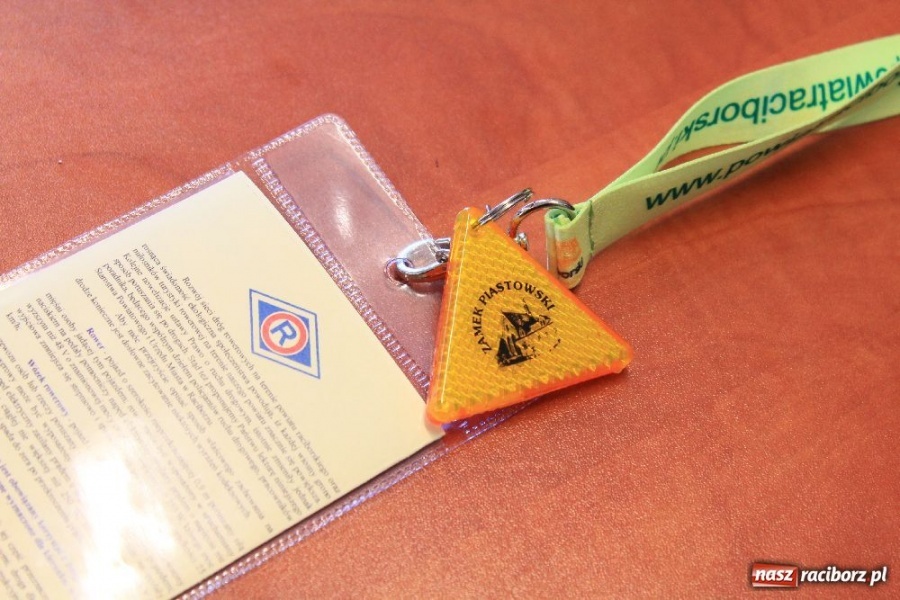 Zdjęcie w galerii na portalu naszraciborz.pl: Laureaci konkursu zwiedzili komendę wiadomości z regionu