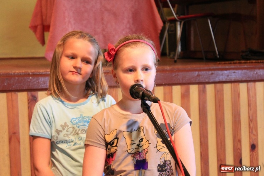 Zdjęcie w galerii na portalu naszraciborz.pl: Bajka Trójkątna na Dni Książki w Borucinie wiadomości z regionu