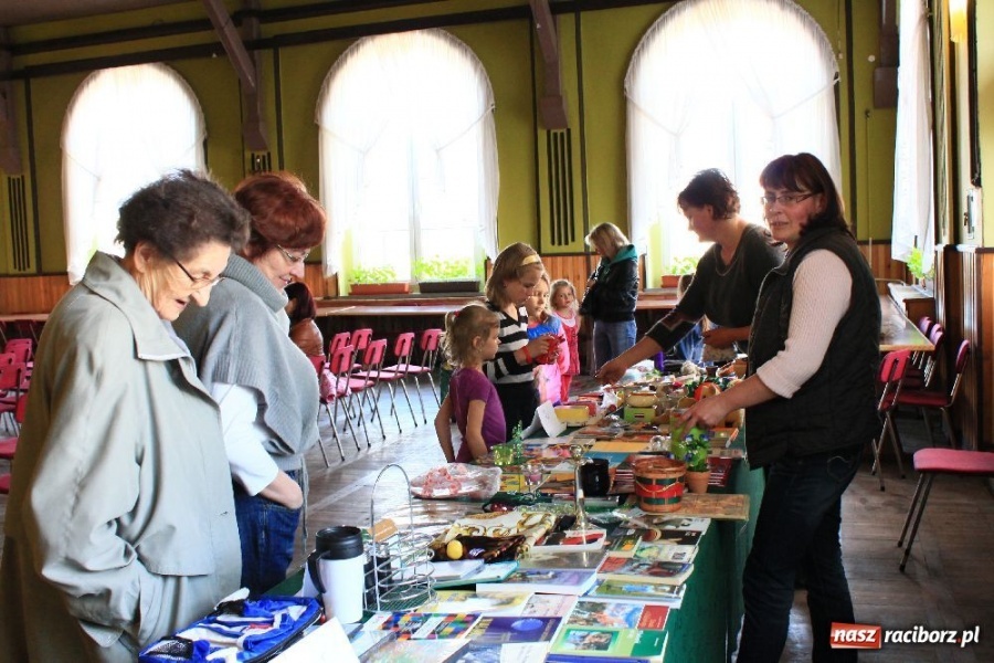Zdjęcie w galerii na portalu naszraciborz.pl: Bajka Trójkątna na Dni Książki w Borucinie wiadomości z regionu