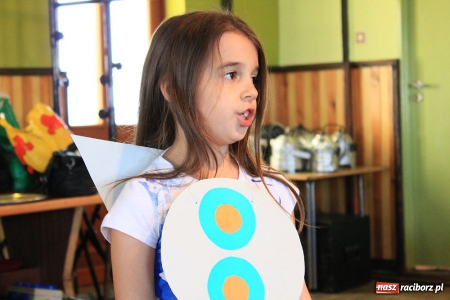 Zdjęcie w galerii na portalu naszraciborz.pl: Bajka Trójkątna na Dni Książki w Borucinie wiadomości z regionu