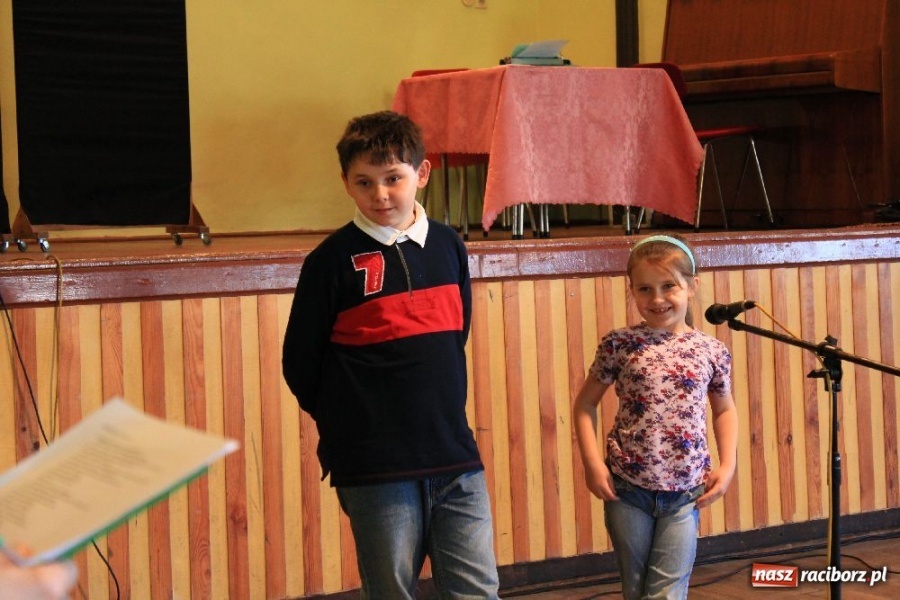 Zdjęcie w galerii na portalu naszraciborz.pl: Bajka Trójkątna na Dni Książki w Borucinie wiadomości z regionu