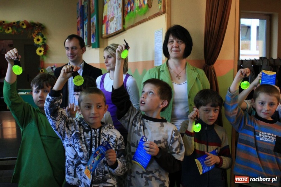 Zdjęcie w galerii na portalu naszraciborz.pl: Pierwszaku! Noś odblaski na plecaku wiadomości z regionu