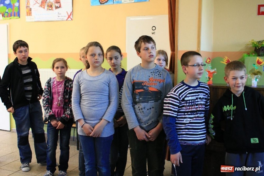 Zdjęcie w galerii na portalu naszraciborz.pl: Pierwszaku! Noś odblaski na plecaku wiadomości z regionu