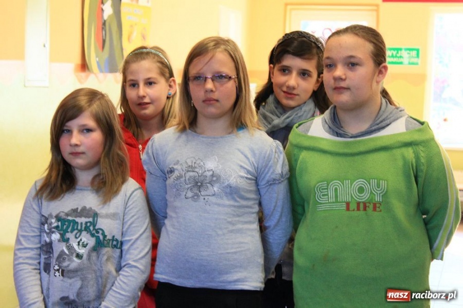 Zdjęcie w galerii na portalu naszraciborz.pl: Pierwszaku! Noś odblaski na plecaku wiadomości z regionu