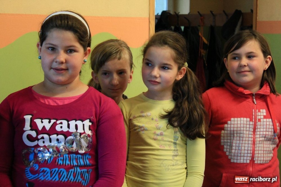 Zdjęcie w galerii na portalu naszraciborz.pl: Pierwszaku! Noś odblaski na plecaku wiadomości z regionu