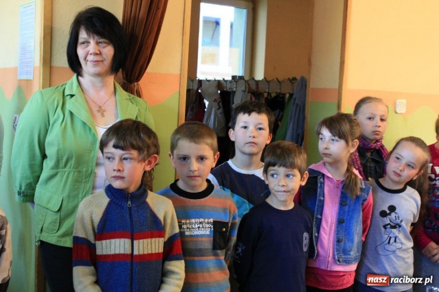 Zdjęcie w galerii na portalu naszraciborz.pl: Pierwszaku! Noś odblaski na plecaku wiadomości z regionu