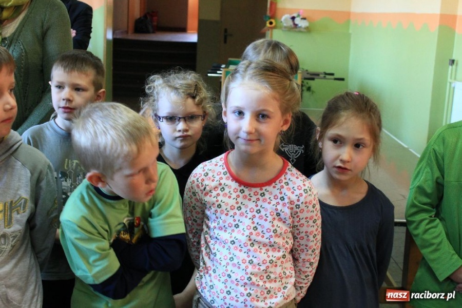 Zdjęcie w galerii na portalu naszraciborz.pl: Pierwszaku! Noś odblaski na plecaku wiadomości z regionu