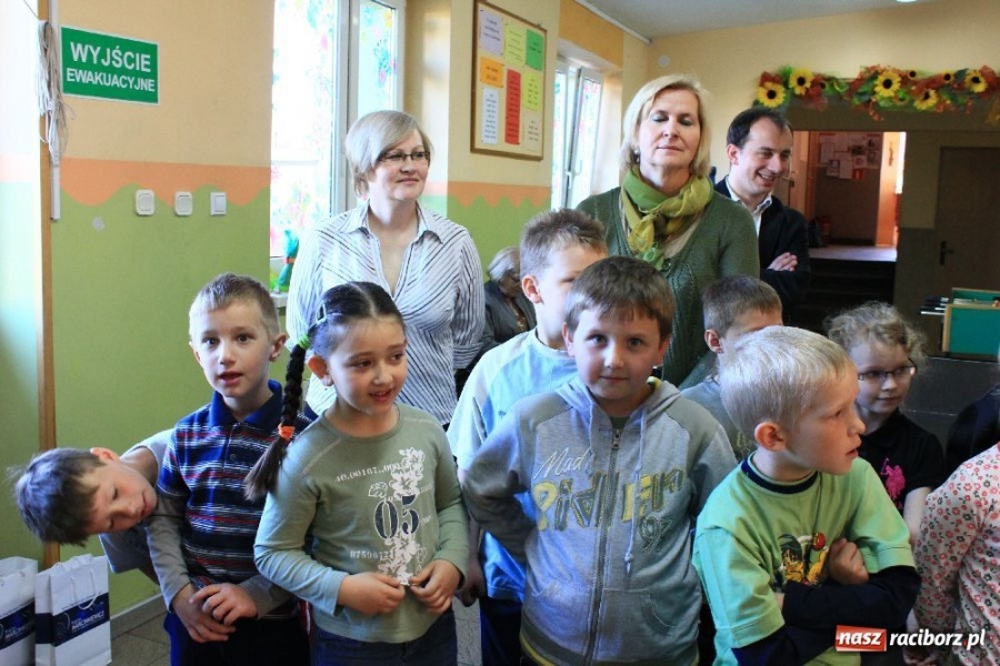 Zdjęcie w galerii na portalu naszraciborz.pl: Pierwszaku! Noś odblaski na plecaku wiadomości z regionu