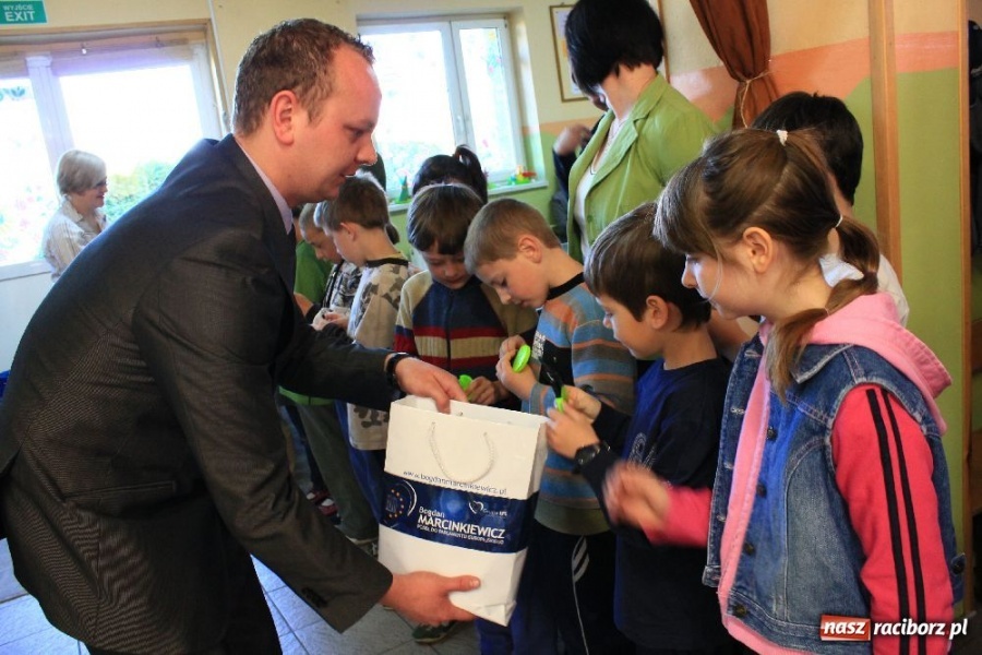 Zdjęcie w galerii na portalu naszraciborz.pl: Pierwszaku! Noś odblaski na plecaku wiadomości z regionu