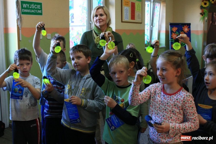 Zdjęcie w galerii na portalu naszraciborz.pl: Pierwszaku! Noś odblaski na plecaku wiadomości z regionu