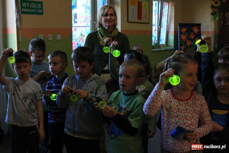 Zdjęcie w galerii na portalu naszraciborz.pl: Pierwszaku! Noś odblaski na plecaku wiadomości z regionu