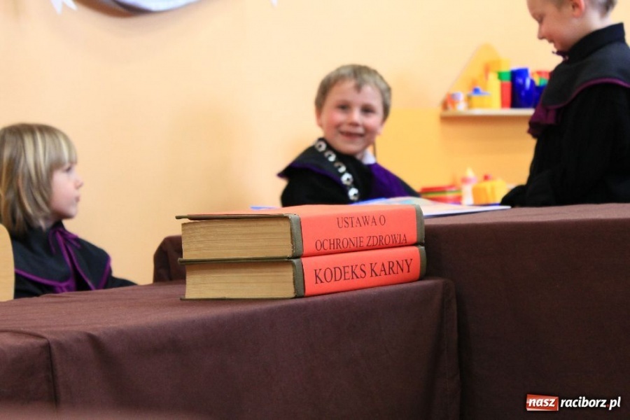 Zdjęcie w galerii na portalu naszraciborz.pl: Sąd nad szkodliwym papierosem wiadomości z regionu