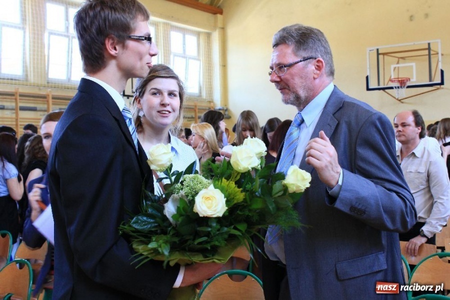 Zdjęcie w galerii na portalu naszraciborz.pl: Maturzyści z II LO zakończyli rok szkolny wiadomości z regionu