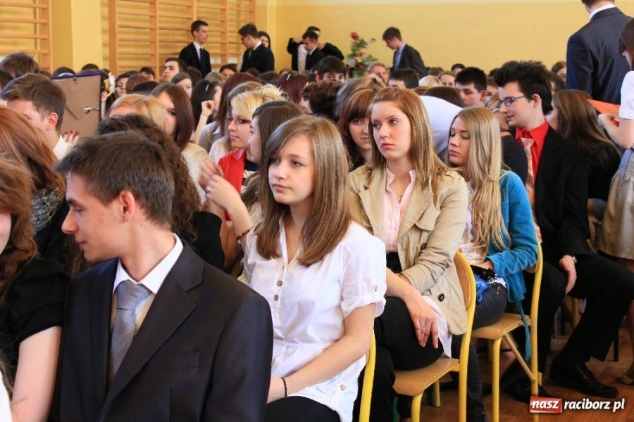 Zdjęcie w galerii na portalu naszraciborz.pl: Maturzyści z II LO zakończyli rok szkolny wiadomości z regionu
