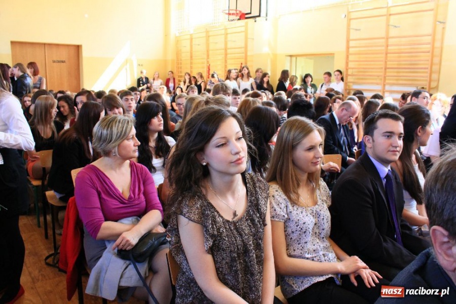 Zdjęcie w galerii na portalu naszraciborz.pl: Maturzyści z II LO zakończyli rok szkolny wiadomości z regionu