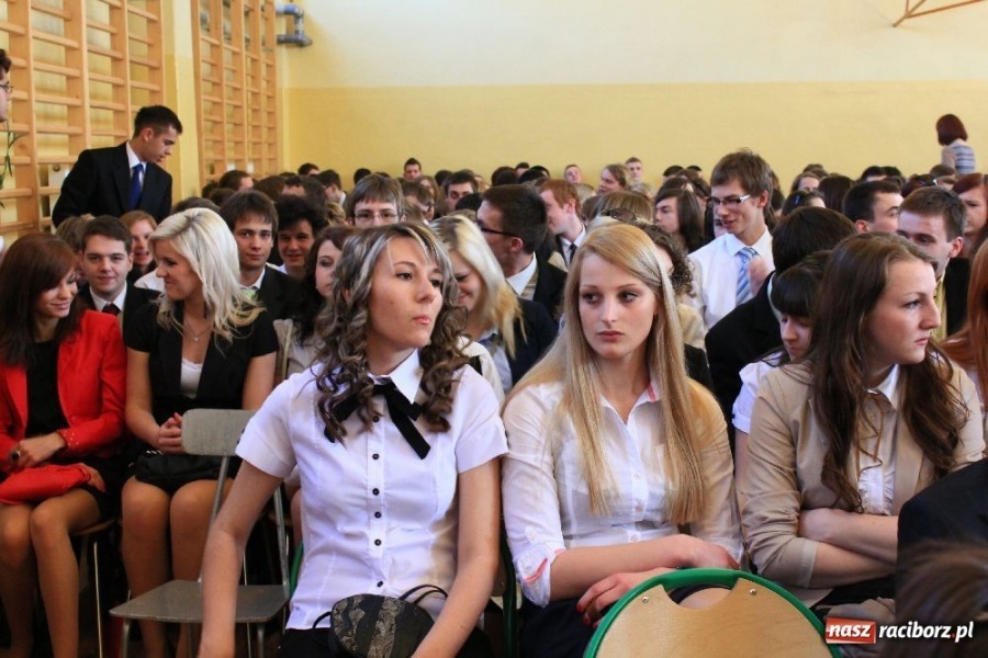 Zdjęcie w galerii na portalu naszraciborz.pl: Maturzyści z II LO zakończyli rok szkolny wiadomości z regionu
