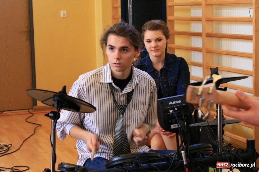 Zdjęcie w galerii na portalu naszraciborz.pl: Maturzyści z II LO zakończyli rok szkolny wiadomości z regionu