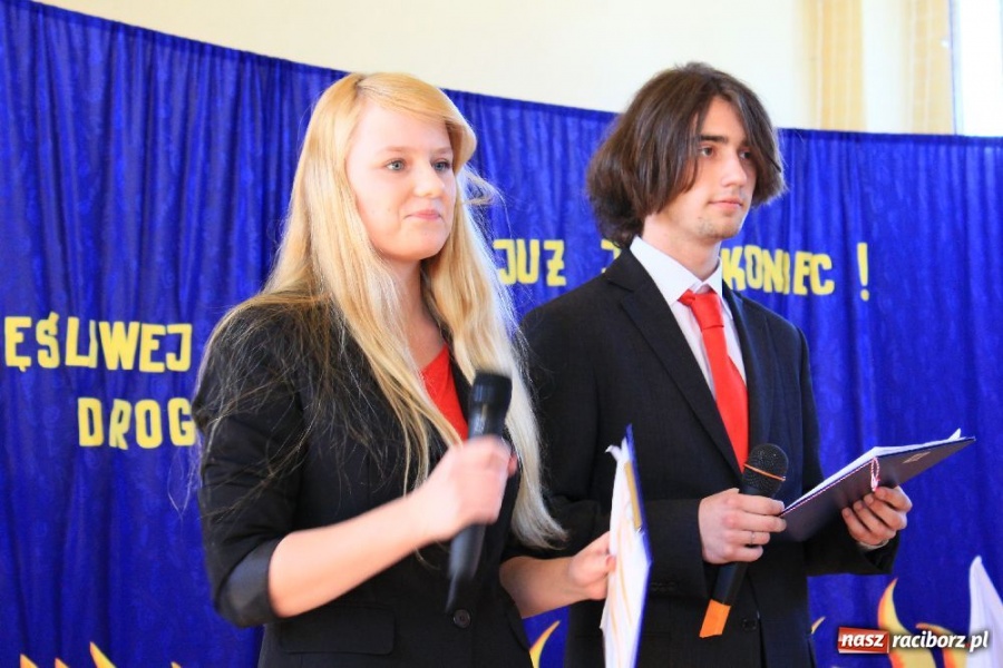 Zdjęcie w galerii na portalu naszraciborz.pl: Maturzyści z II LO zakończyli rok szkolny wiadomości z regionu