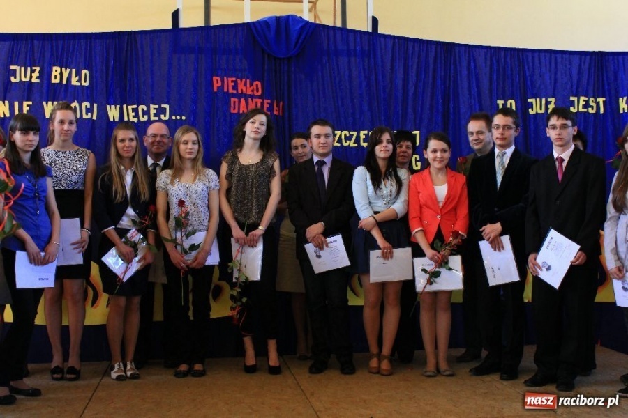 Zdjęcie w galerii na portalu naszraciborz.pl: Maturzyści z II LO zakończyli rok szkolny wiadomości z regionu