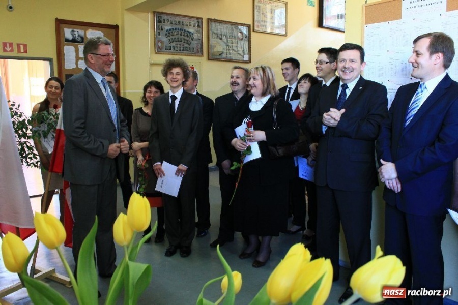 Zdjęcie w galerii na portalu naszraciborz.pl: Maturzyści z II LO zakończyli rok szkolny wiadomości z regionu
