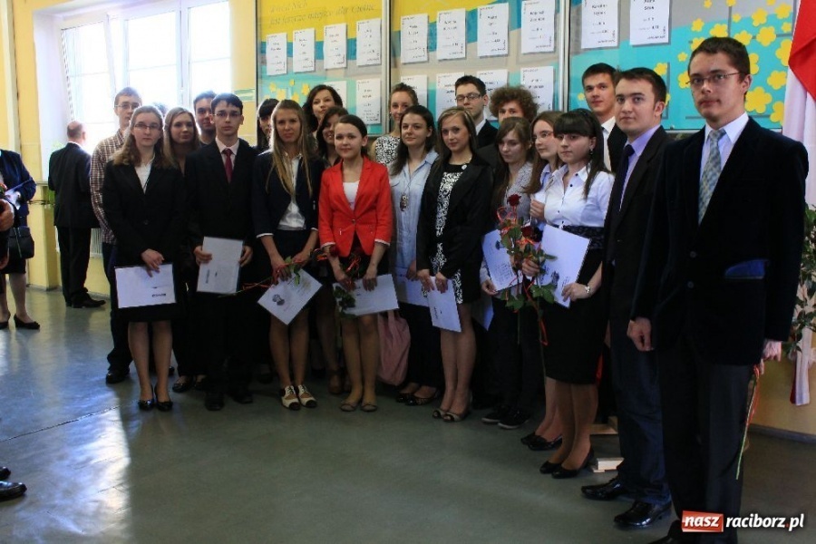 Zdjęcie w galerii na portalu naszraciborz.pl: Maturzyści z II LO zakończyli rok szkolny wiadomości z regionu