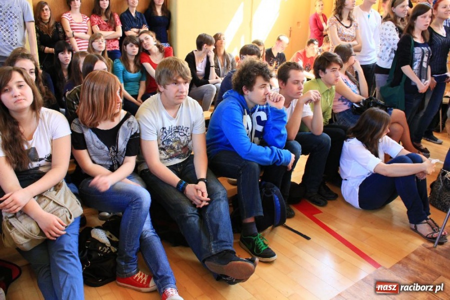 Zdjęcie w galerii na portalu naszraciborz.pl: Maturzyści z II LO zakończyli rok szkolny wiadomości z regionu