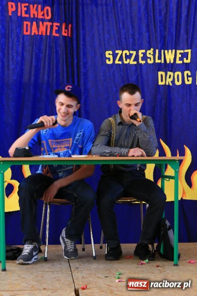 Zdjęcie w galerii na portalu naszraciborz.pl: Maturzyści z II LO zakończyli rok szkolny wiadomości z regionu