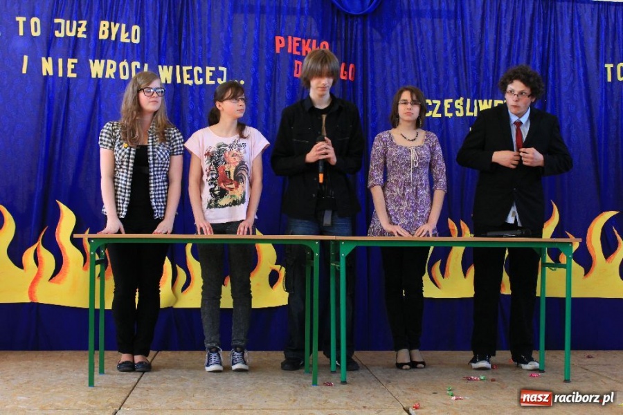 Zdjęcie w galerii na portalu naszraciborz.pl: Maturzyści z II LO zakończyli rok szkolny wiadomości z regionu