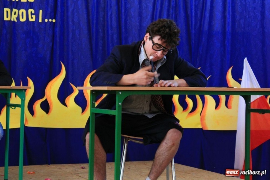 Zdjęcie w galerii na portalu naszraciborz.pl: Maturzyści z II LO zakończyli rok szkolny wiadomości z regionu