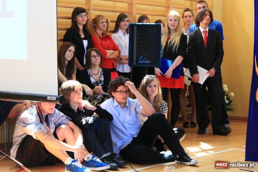 Zdjęcie w galerii na portalu naszraciborz.pl: Maturzyści z II LO zakończyli rok szkolny wiadomości z regionu