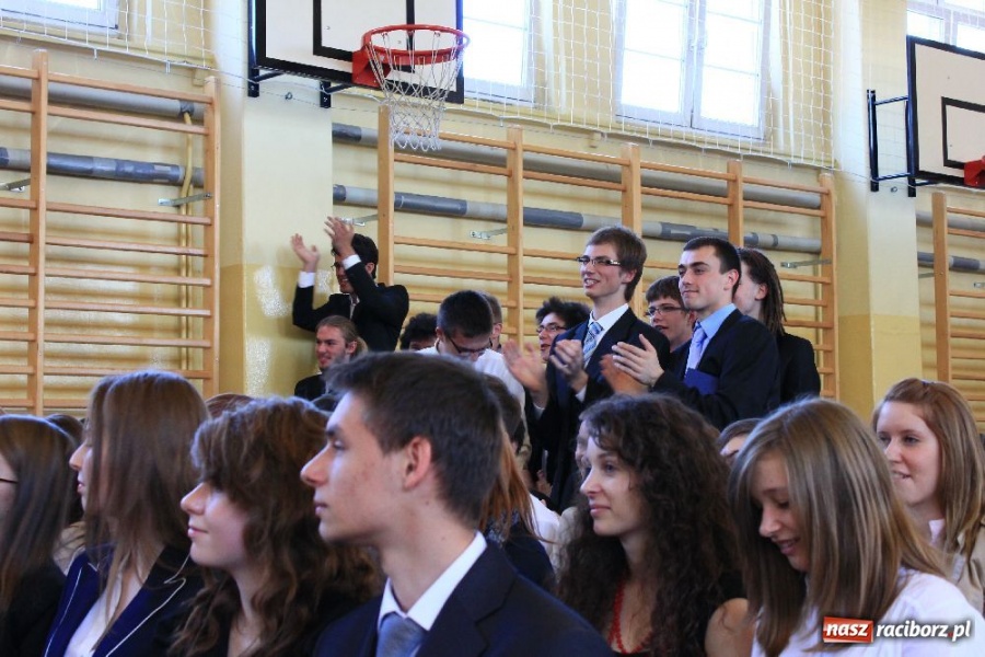 Zdjęcie w galerii na portalu naszraciborz.pl: Maturzyści z II LO zakończyli rok szkolny wiadomości z regionu